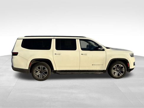 Used 2023 Jeep Wagoneer L Series II image 6