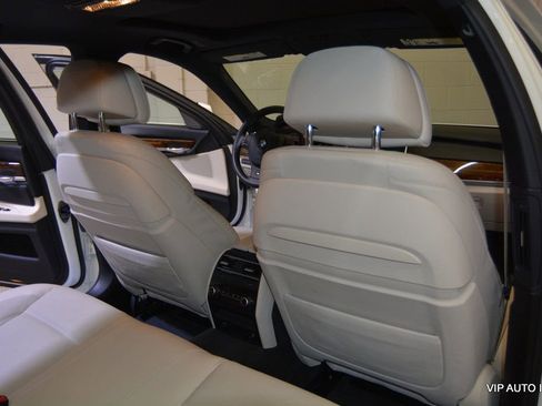 Used 2014 BMW 740i image 21