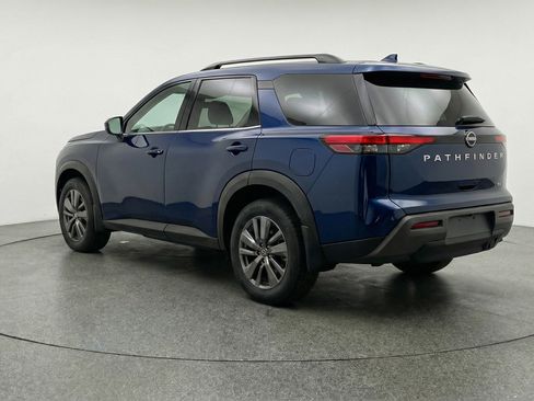 Used 2025 Nissan Pathfinder SV image 6