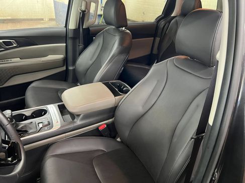 Used 2026 Kia Carnival FWD image 35