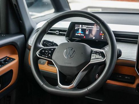 Used 2025 Volkswagen ID. Buzz Pro S RWD image 16