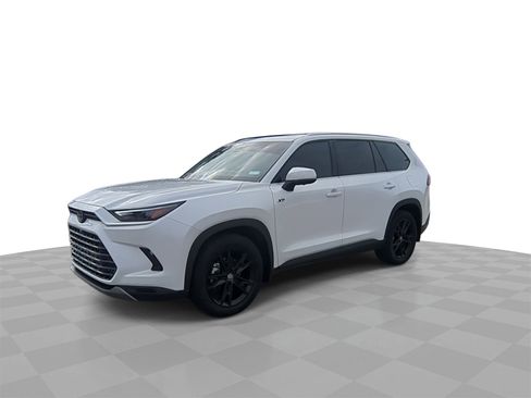 Used 2025 Toyota Grand Highlander FWD image 4