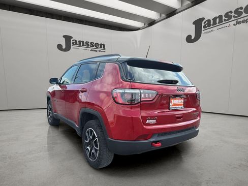 Used 2025 Jeep Compass Trailhawk AWD/4WD image 2