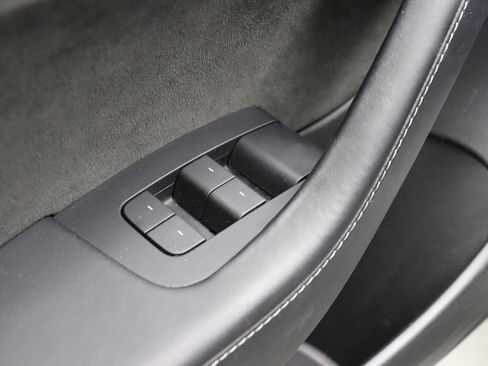 Used 2023 Tesla Model 3 Standard Range image 33