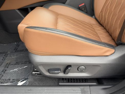 Used 2025 Nissan Rogue Platinum w/ Platinum Premium Package FWD image 33