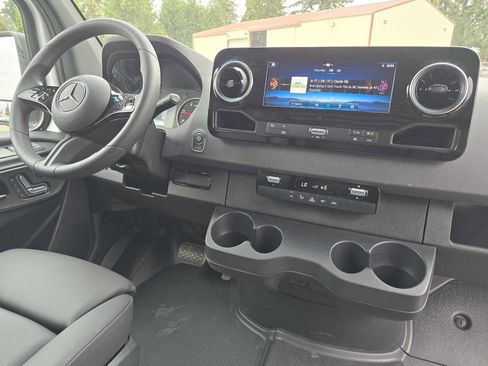 Used 2026 Mercedes-Benz Sprinter 2500 image 12