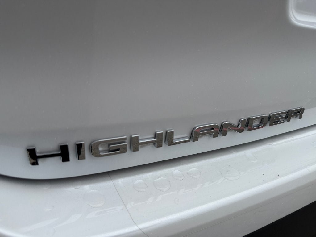 Used 2023 Toyota Highlander XLE AWD/4WD image 35