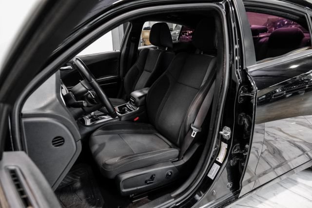 Used 2018 Dodge Charger R/T RWD image 32