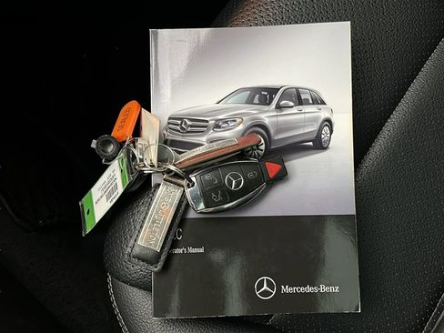 Used 2016 Mercedes-Benz GLC 300 4MATIC image 32
