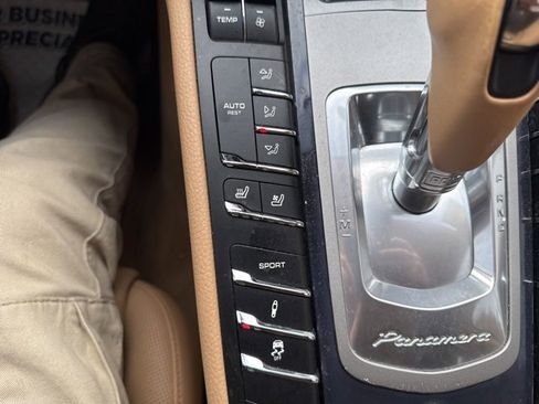 Used 2014 Porsche Panamera 4 image 41