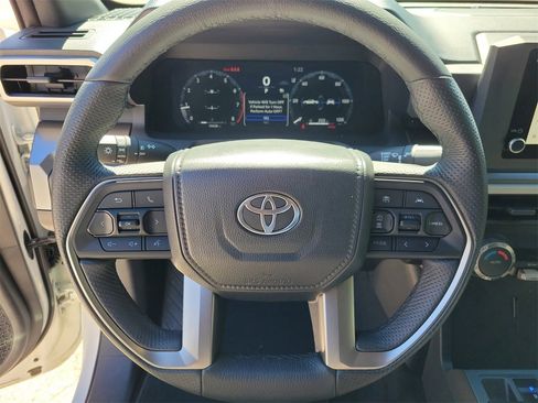 Used 2025 Toyota Tacoma TRD Off-Road image 18