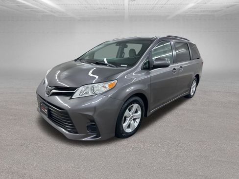 Used 2019 Toyota Sienna LE image 6