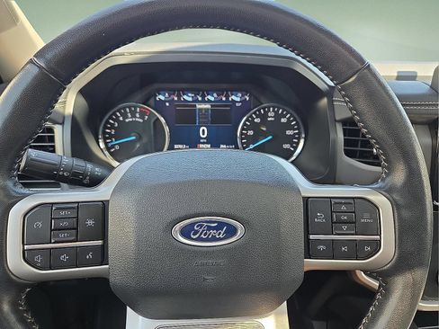 Used 2022 Ford Expedition XLT AWD/4WD image 4