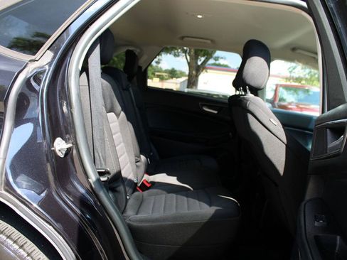 Used 2020 Ford Edge SE image 24