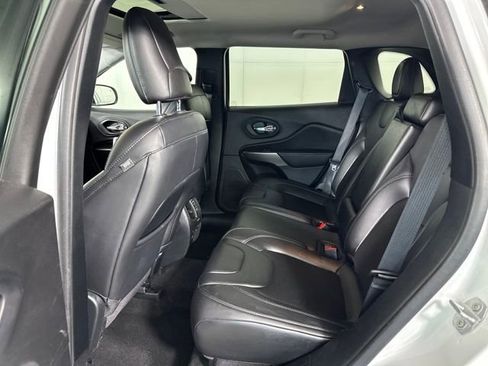 Used 2020 Jeep Cherokee Latitude Plus w/ Cold Weather Group image 25