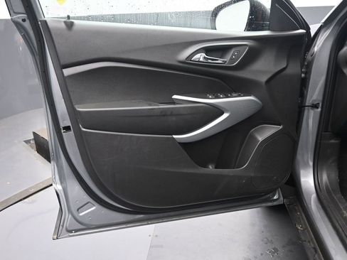 Used 2025 Chevrolet Trax LS image 23