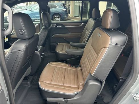 New 2026 GMC Acadia Denali Ultimate w/ LPO, Floor Liner Package AWD/4WD image 14