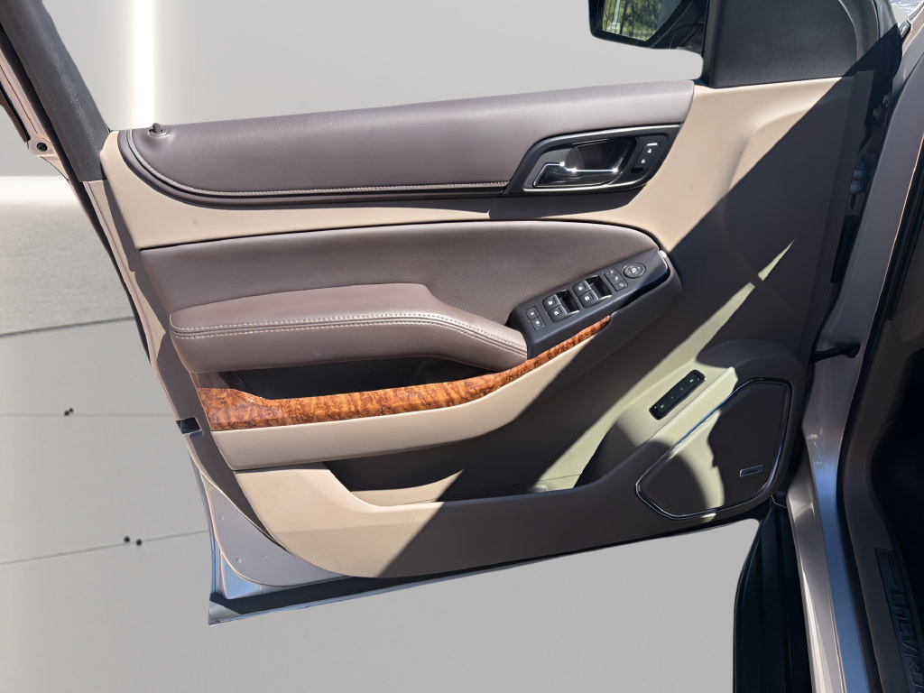 Used 2020 Chevrolet Suburban Premier RWD image 16