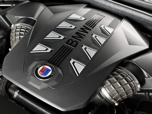 Used 2025 BMW ALPINA XB7 AWD/4WD image 32