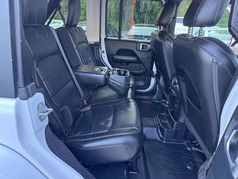 Used 2018 Jeep Wrangler Unlimited Sahara w/ LED Lighting Group AWD/4WD image 38