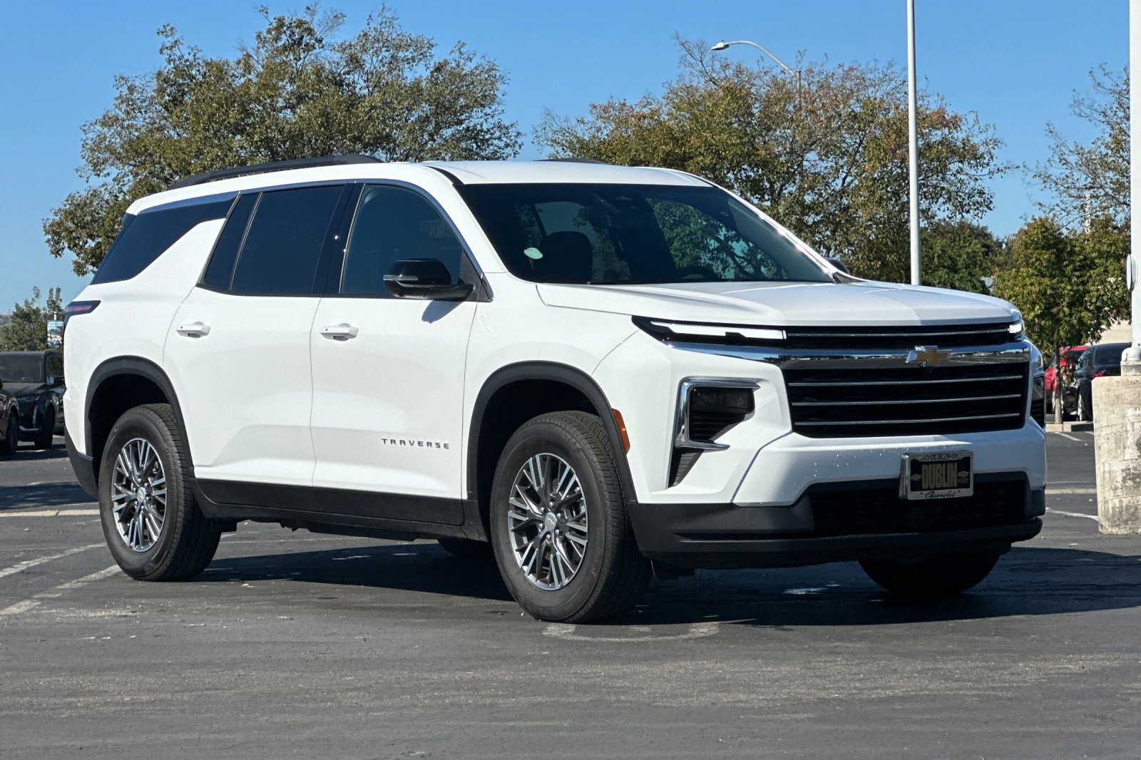 Used 2026 Chevrolet Traverse LT w/ Driver Confidence Package AWD/4WD image 2