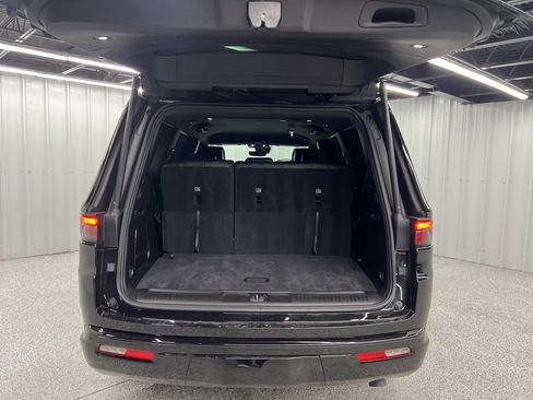 Used 2025 Jeep Wagoneer Series II image 10