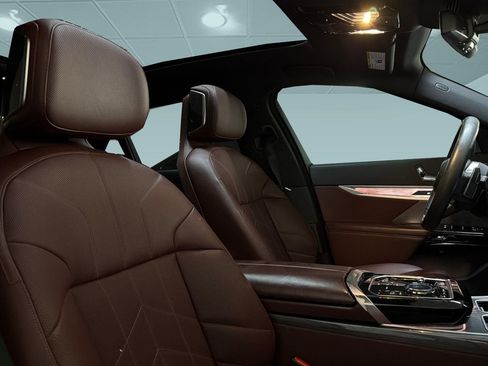 Used 2023 BMW 740i RWD image 27