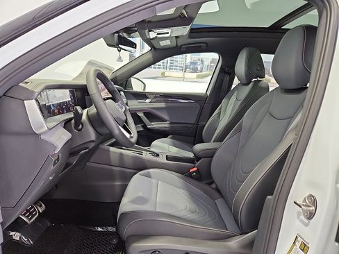 New 2026 Volkswagen Tiguan SE R-Line FWD image 17