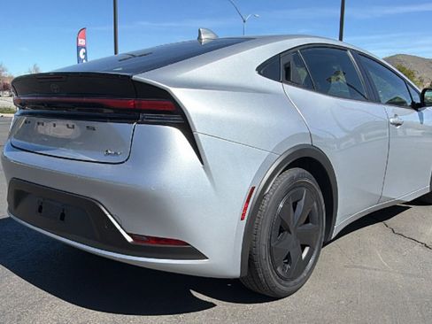 Used 2023 Toyota Prius LE image 3