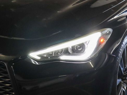 Used 2017 INFINITI Q60 Red Sport 400 RWD image 7