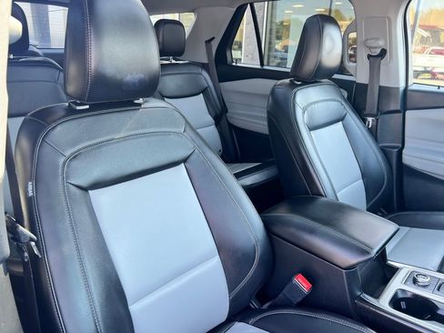 Used 2022 Ford Explorer XLT w/ Equipment Group 202A image 39