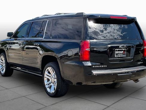 Used 2020 Chevrolet Suburban Premier w/ Premier Plus Edition RWD image 12