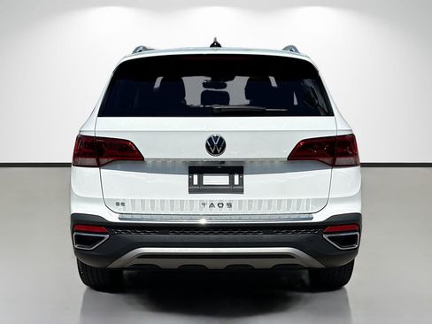 Used 2023 Volkswagen Taos SE w/ Black Wheel Package FWD image 4
