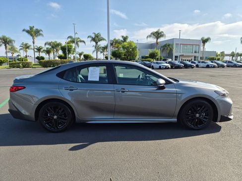 Used 2025 Toyota Camry SE FWD image 4