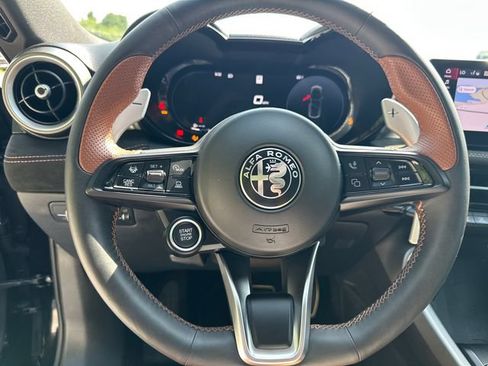 Used 2025 Alfa Romeo Tonale AWD/4WD image 28