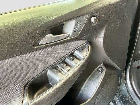 Used 2018 Chevrolet Cruze LT FWD image 17