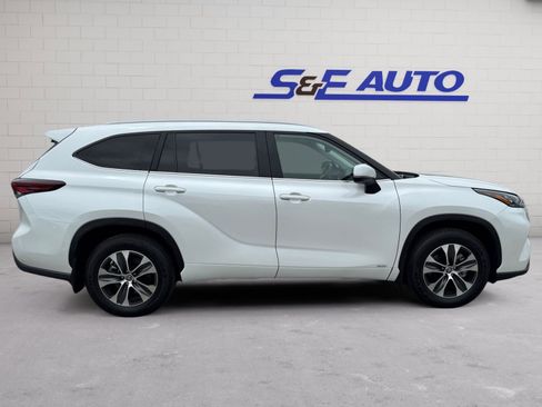 Used 2025 Toyota Highlander XLE AWD/4WD image 5