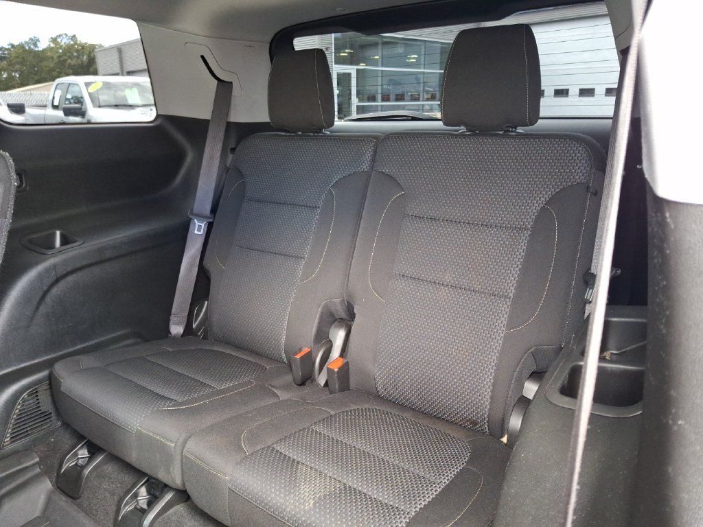 Used 2022 GMC Acadia SLE w/ Driver Convenience Package FWD image 14