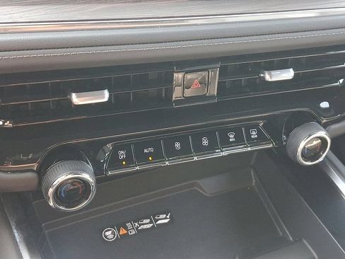 Certified 2025 Chevrolet Suburban LT AWD/4WD image 17