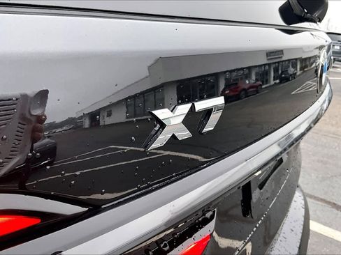Used 2025 BMW X7 M60i image 10