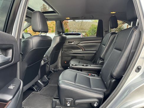 Used 2015 Toyota Highlander Limited w/ Driver Technology Package image 13