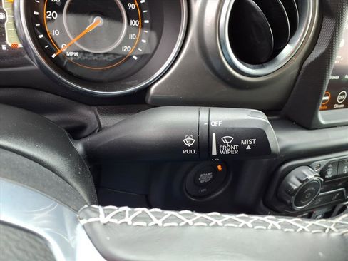 Used 2022 Jeep Gladiator Overland w/ Cold Weather Group AWD/4WD image 22