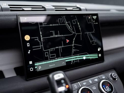 Used 2023 Land Rover Defender 130 SE image 50