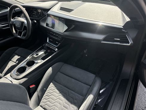 Used 2022 Audi e-tron GT Premium Plus image 12