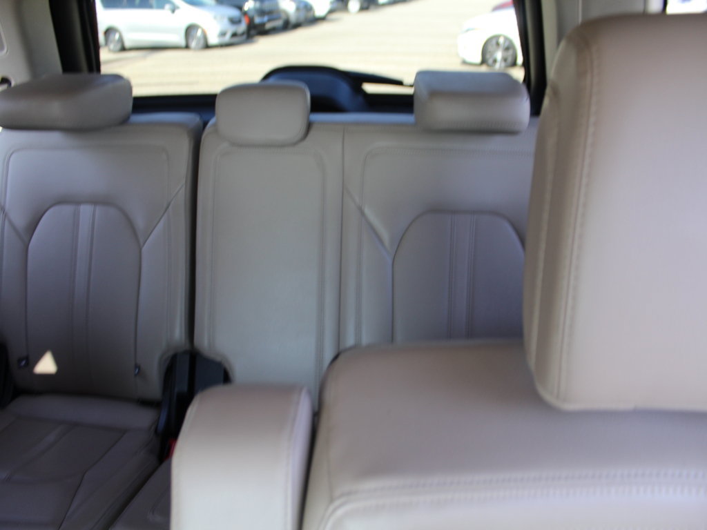 Used 2024 Ford Expedition Limited AWD/4WD image 11