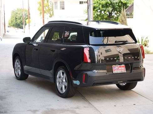 Used 2025 MINI Cooper Countryman SE w/ Comfort Package Max AWD/4WD image 3