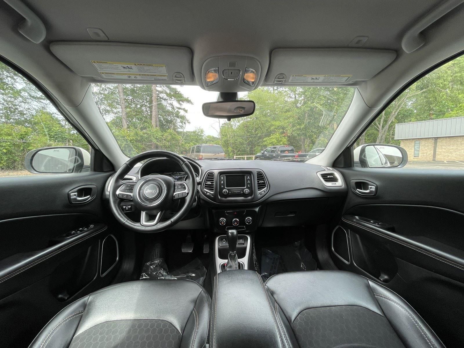 Used 2018 Jeep Compass Latitude FWD image 18