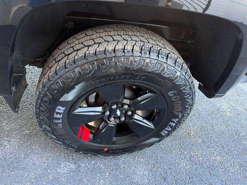 Used 2018 Chevrolet Colorado LT w/ Redline Special Edition RWD image 12