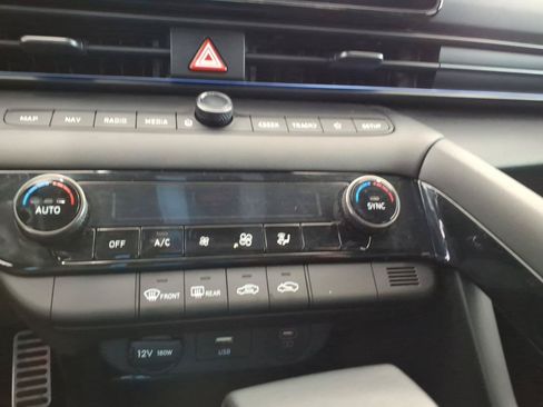 Certified 2025 Hyundai Elantra SEL FWD image 24