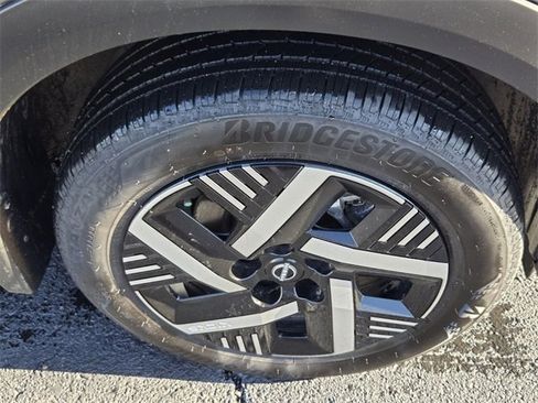 Certified 2025 Nissan Kicks SV w/ Illumination Package image 18